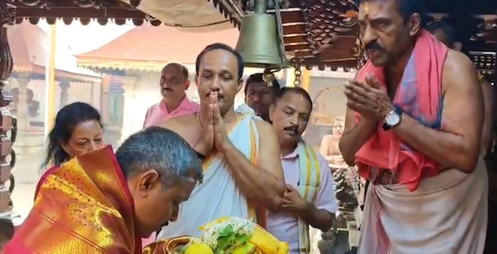 Puttur Mahalingeshwara Temple Ashwatha Katte